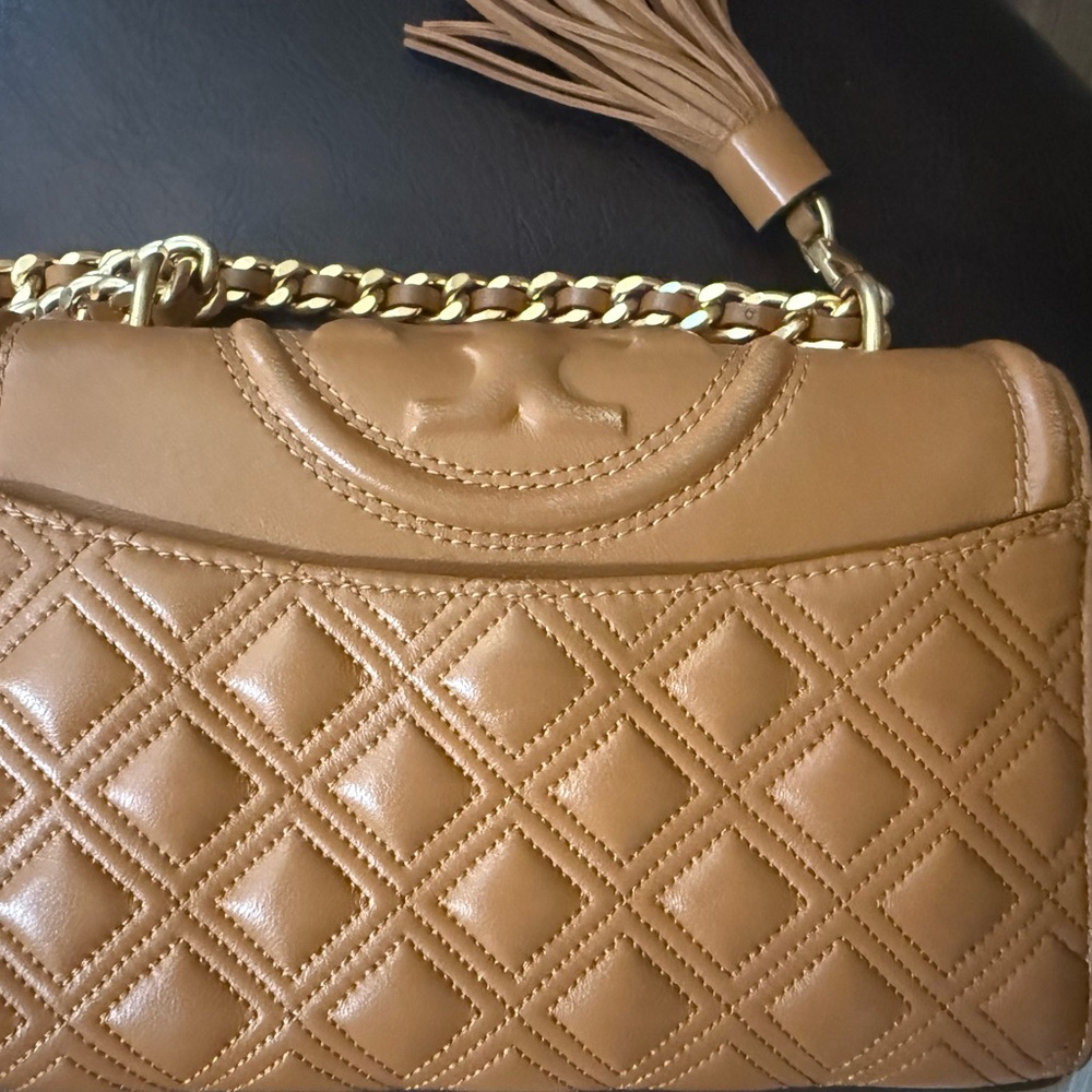 Tory Burch Small Fleming convertible Crossbody/Shoulder bag. Excellent condition - Picture 7 of 10